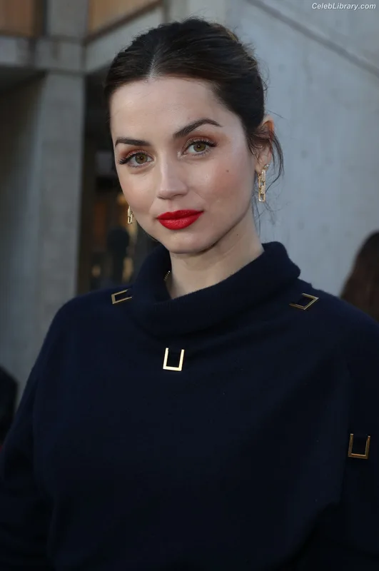 Ana de Armas photo 4 of 3418