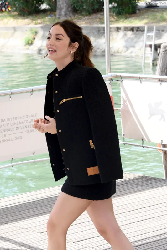 Ana de Armas photo 9 of 3418
