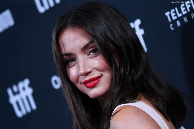 Ana de Armas photo 17 of 3418