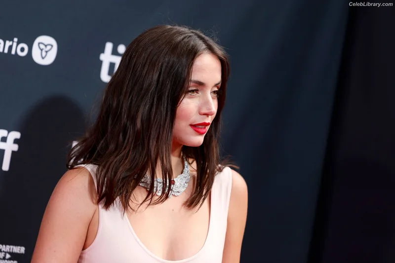 Ana de Armas photo 6 of 3418