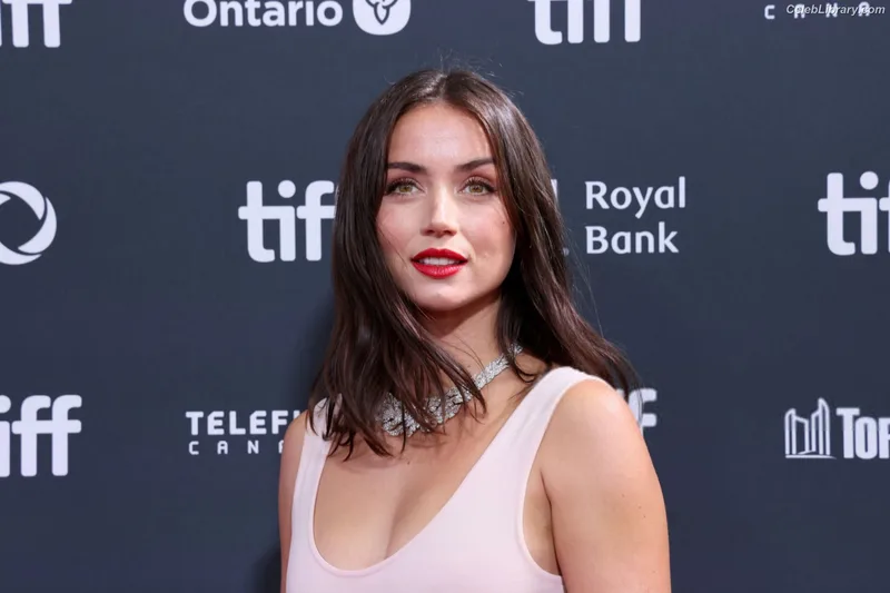 Ana de Armas photo 16 of 3418