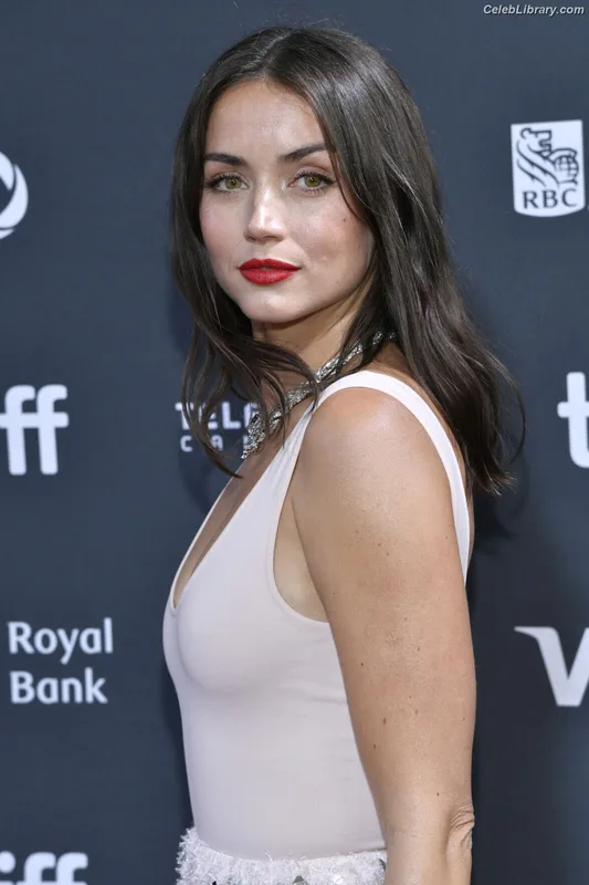 Ana de Armas photo 24 of 3418