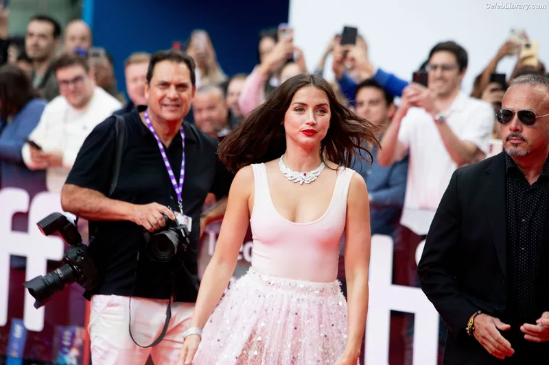 Ana de Armas photo 16 of 3418