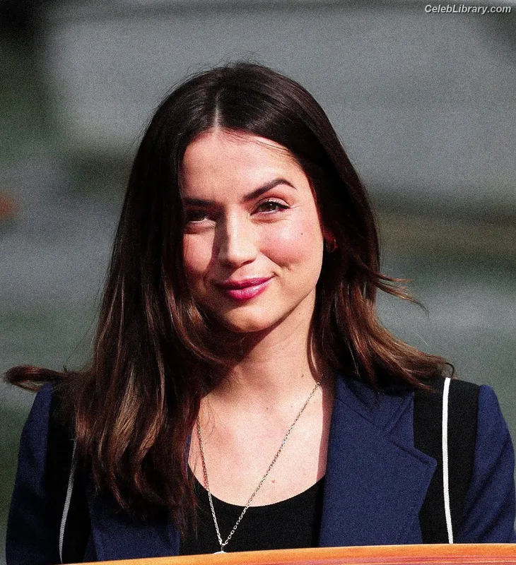 Ana de Armas photo 5 of 3418