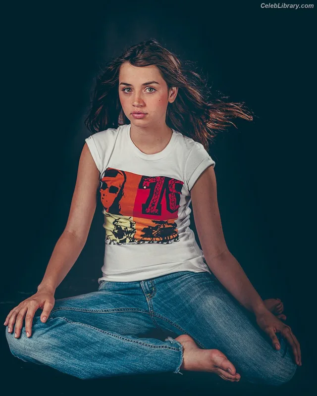 Ana de Armas photo 12 of 3418