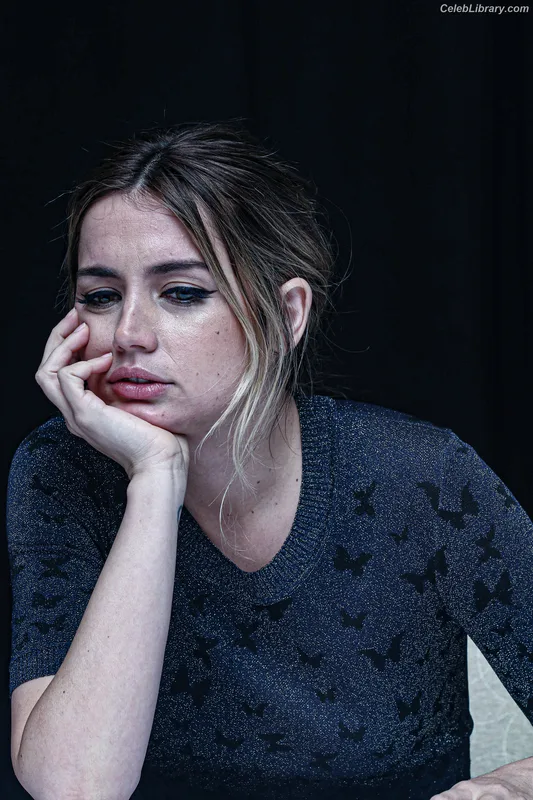 Ana de Armas photo 4 of 3418