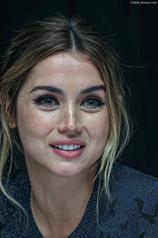 Ana de Armas photo 5 of 3418