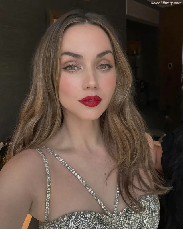 Ana de Armas photo 1 of 3418