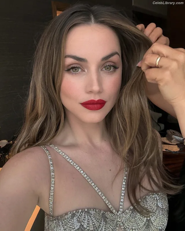 Ana de Armas photo 2 of 3418