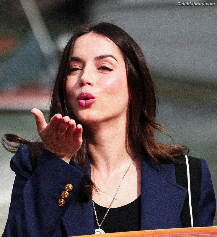 Ana de Armas photo 22 of 3418