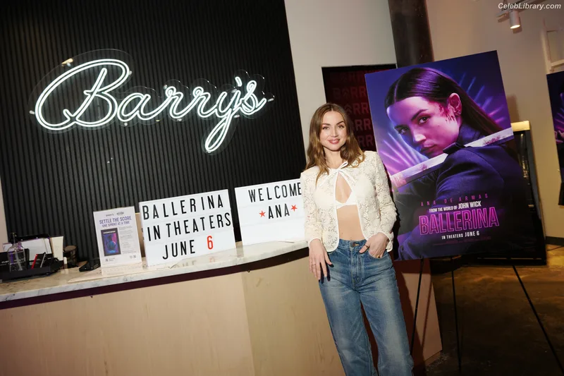 Ana de Armas photo 22 of 3418