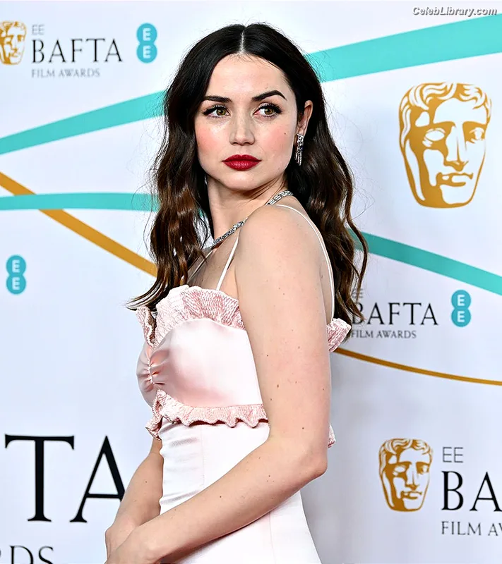 Ana de Armas photo 2 of 3418