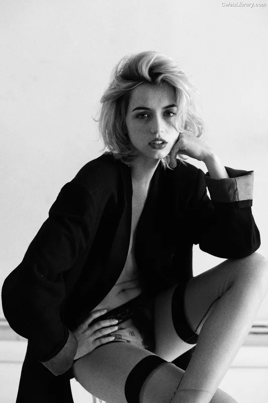 Ana de Armas photo 17 of 3418