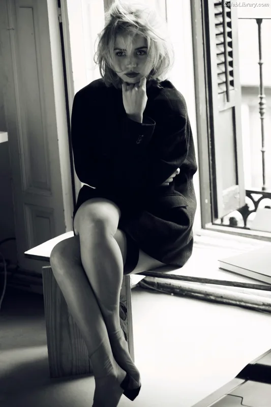 Ana de Armas photo 2 of 3418