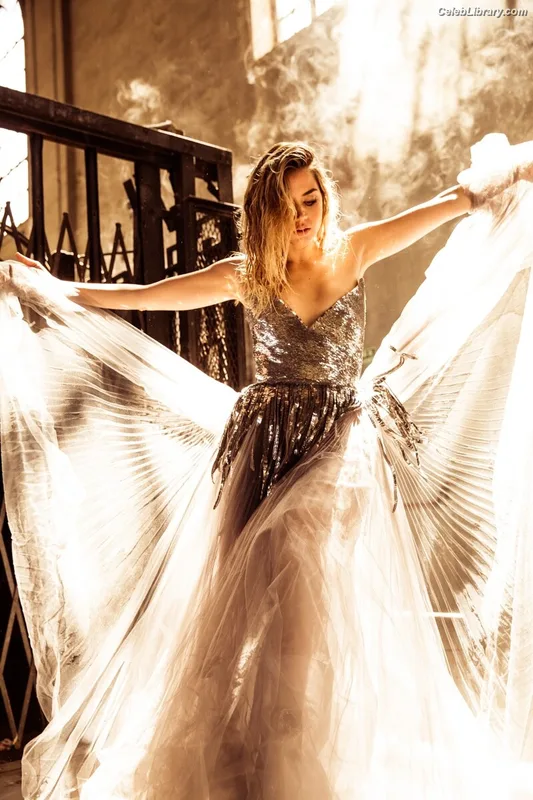 Ana de Armas photo 4 of 3418