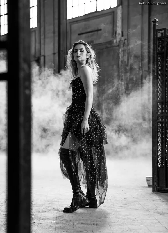 Ana de Armas photo 8 of 3418