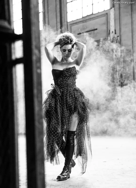 Ana de Armas photo 9 of 3418