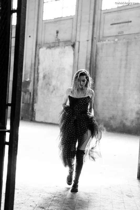 Ana de Armas photo 12 of 3418