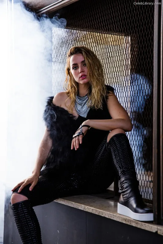Ana de Armas photo 16 of 3418
