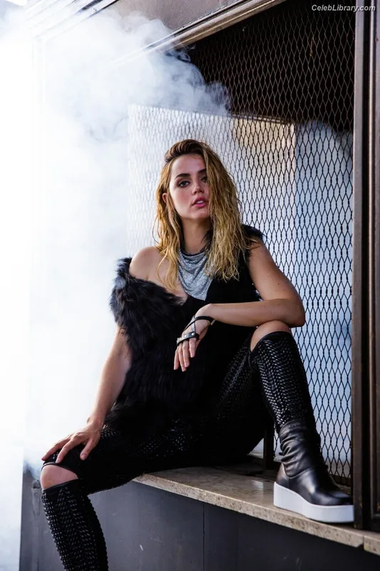 Ana de Armas photo 18 of 3418