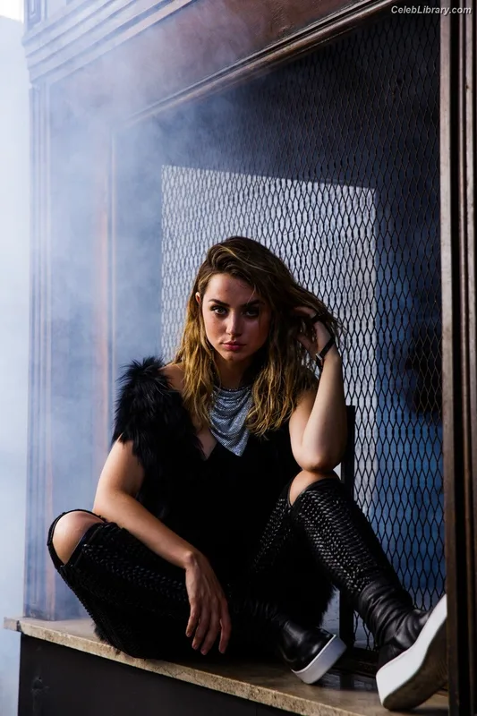 Ana de Armas photo 1 of 3418