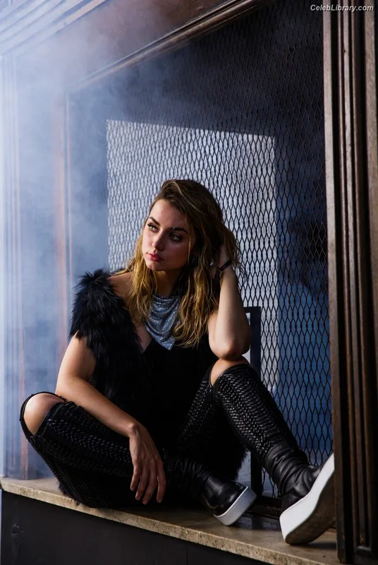 Ana de Armas photo 2 of 3418