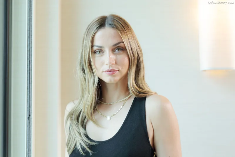 Ana de Armas photo 21 of 3418