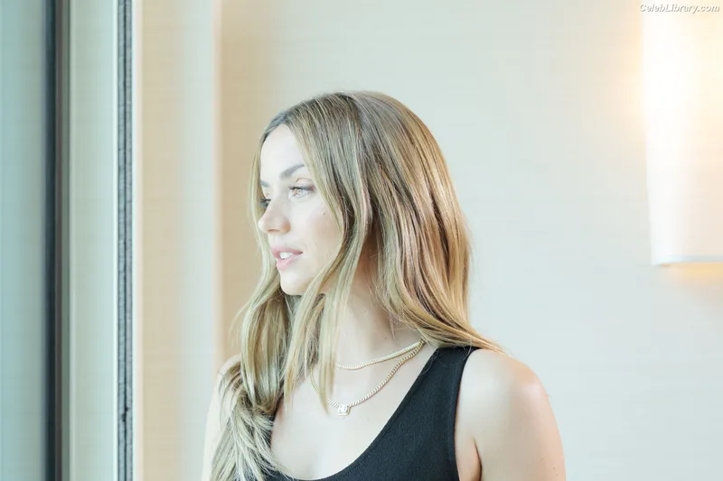Ana de Armas photo 22 of 3418