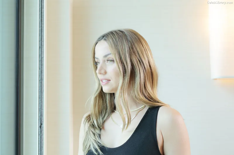 Ana de Armas photo 23 of 3418