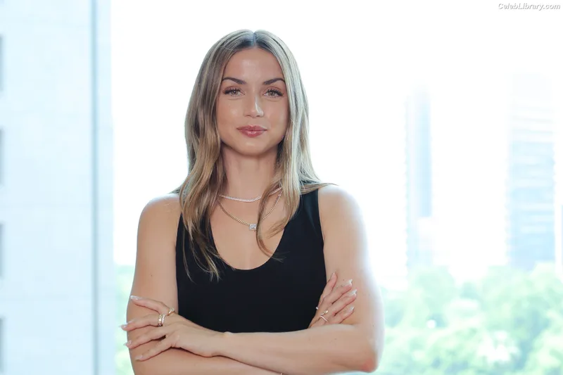 Ana de Armas photo 3 of 3418