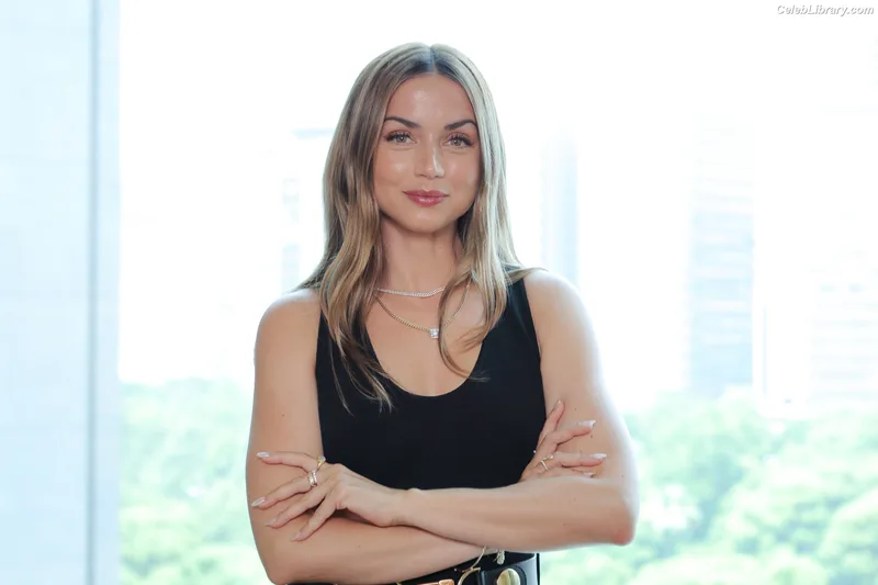 Ana de Armas photo 4 of 3418