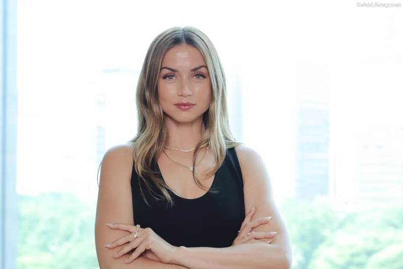 Ana de Armas photo 5 of 3418
