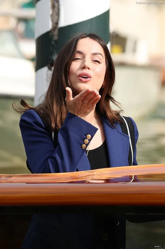 Ana de Armas photo 14 of 3418