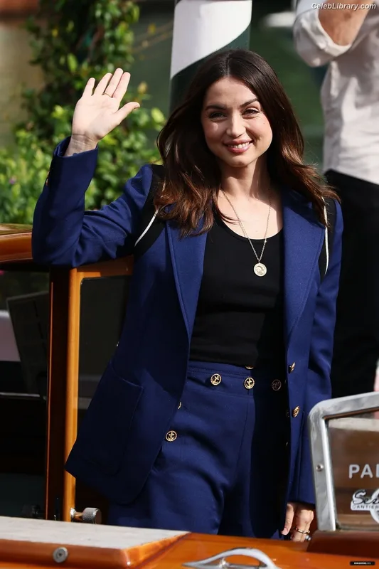 Ana de Armas photo 17 of 3418