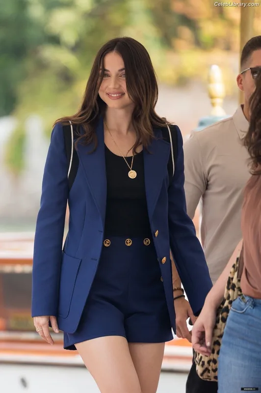 Ana de Armas photo 4 of 3418