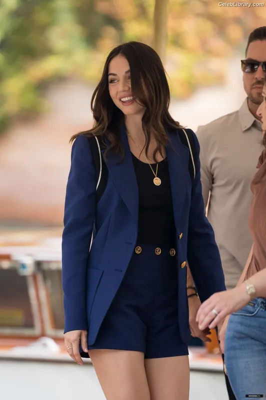 Ana de Armas photo 5 of 3418