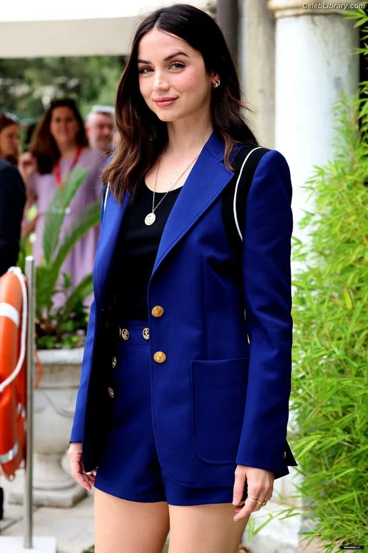 Ana de Armas photo 7 of 3418