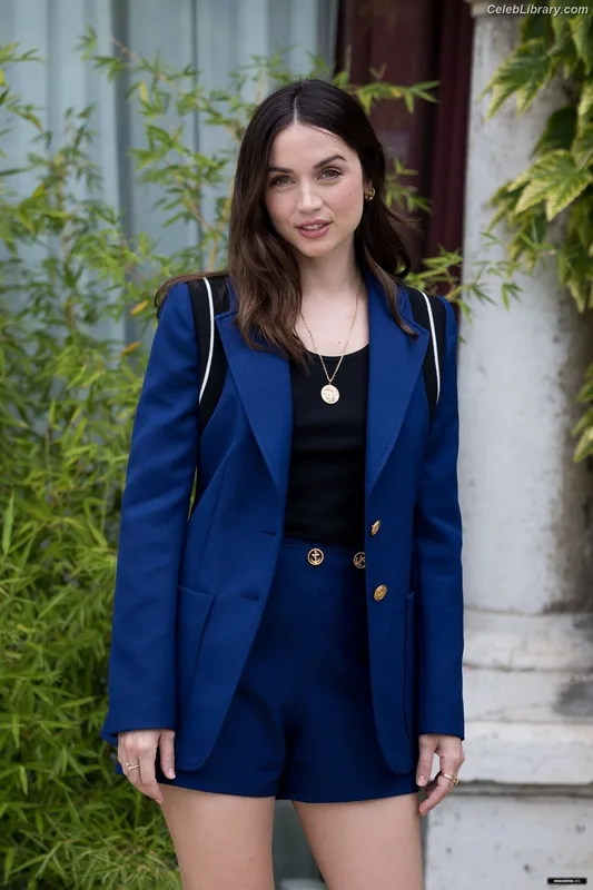 Ana de Armas photo 10 of 3418