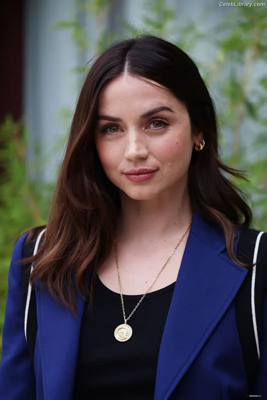 Ana de Armas photo 18 of 3418