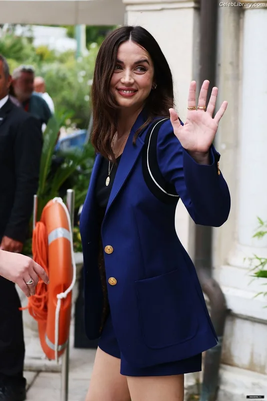 Ana de Armas photo 1 of 3418