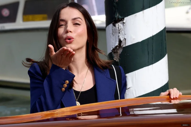 Ana de Armas photo 3 of 3418