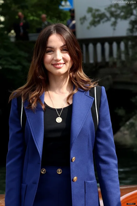 Ana de Armas photo 4 of 3418
