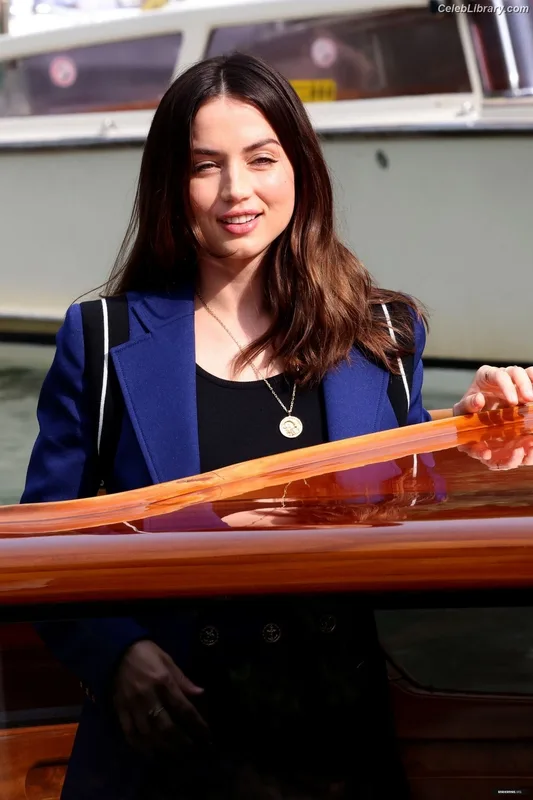 Ana de Armas photo 10 of 3418