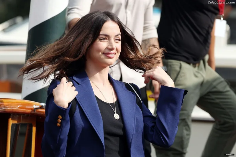Ana de Armas photo 16 of 3418