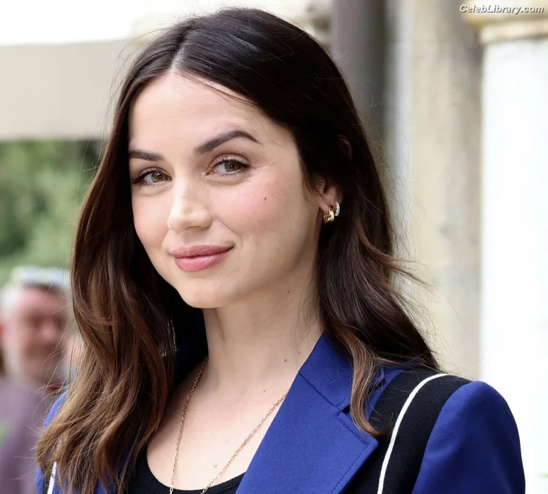 Ana de Armas photo 22 of 3418