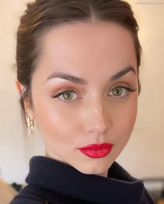 Ana de Armas photo 17 of 3418