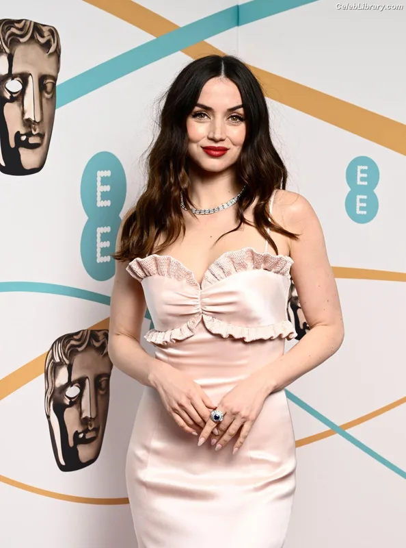 Ana de Armas photo 1 of 3418