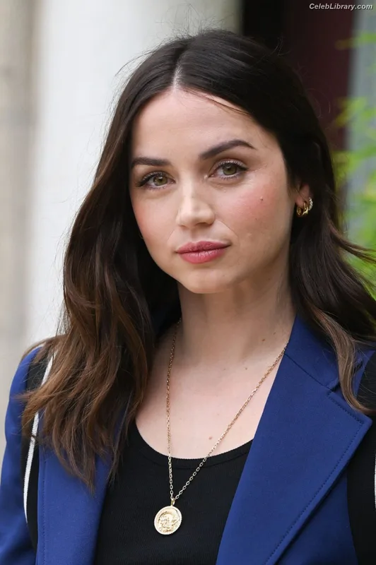 Ana de Armas photo 10 of 3418