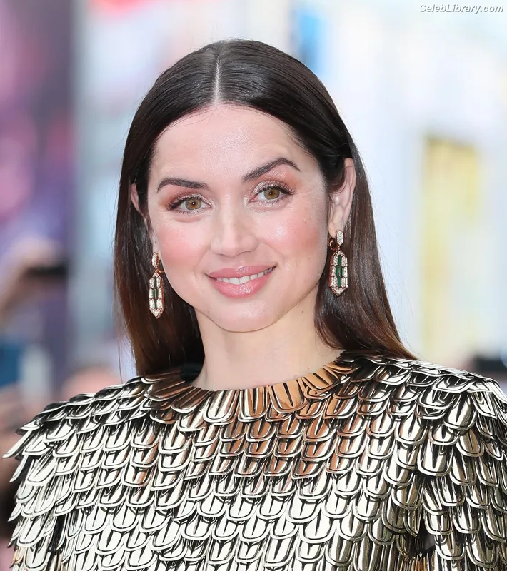 Ana de Armas photo 18 of 3418