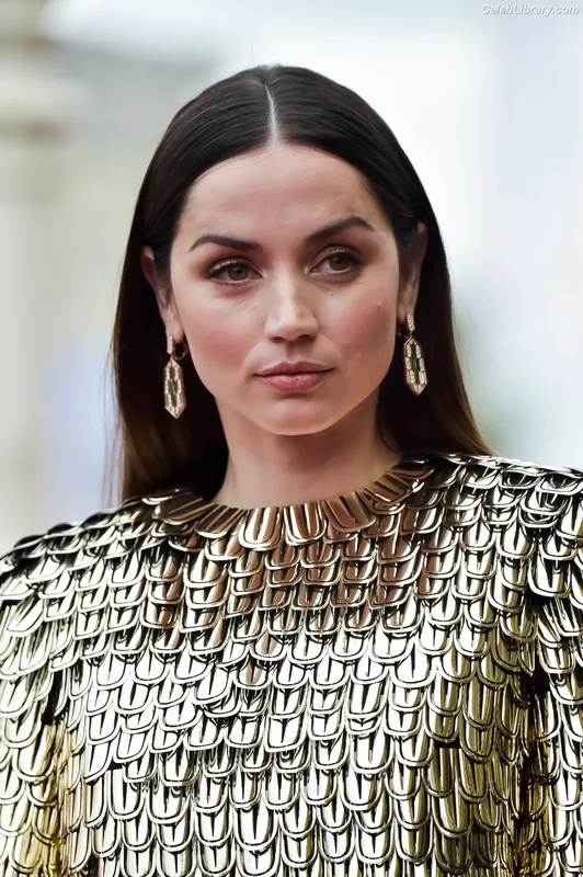 Ana de Armas photo 2 of 3418